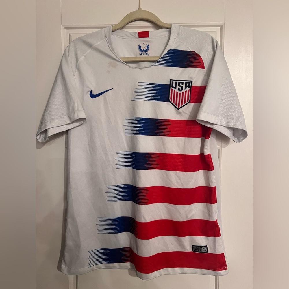 Men’s Authentic Nike USA Large soccer shirt
